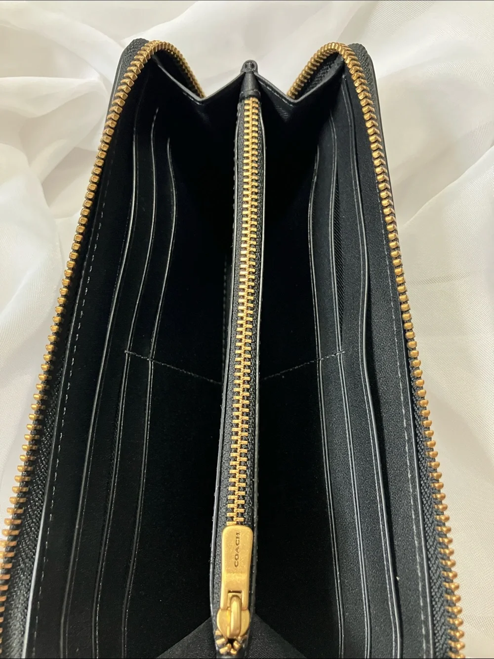 Smooth Leather Slim Accordion Zip Wallet